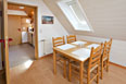 Wohnung 7 - Eßtisch und Blick in die Küche
