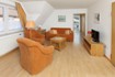 Sitzgruppe mit Sat-TV