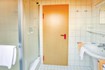 Bad mit Dusche und WC